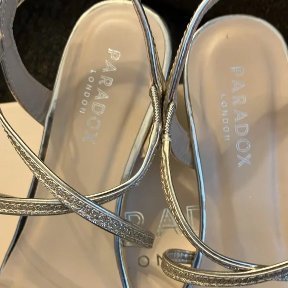 👡Beautiful women’s strapping gold sparkling sandals by Paradox of London - Picture 6 of 6